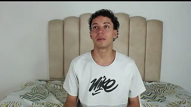 Snapshot of aroncooper1 chatting on 29, 10, 2025 aroncooper1 online show from 29, 10, 2025