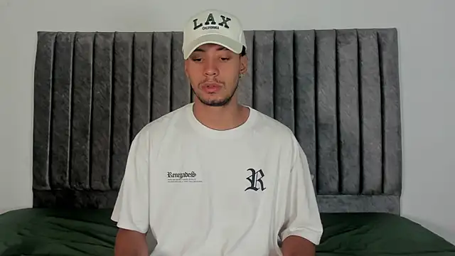 Snapshot of aroncooper1 chatting on 7, 10, 2025 aroncooper1 online show from 7, 10, 2025