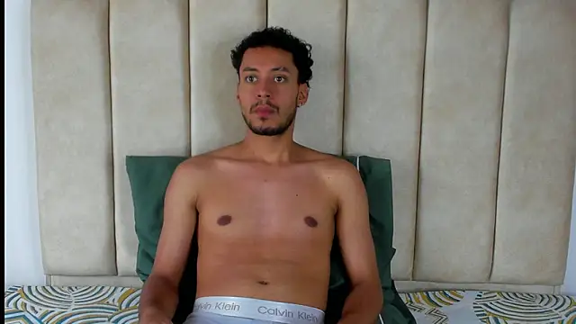 Snapshot of aroncooper1 chatting on 16, 10, 2025 aroncooper1 online show from 16, 10, 2025