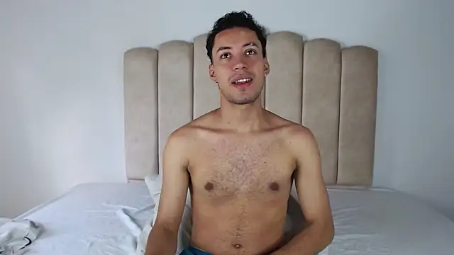 Snapshot of aroncooper1 chatting on 11, 11, 2025 aroncooper1 online show from 11, 11, 2025