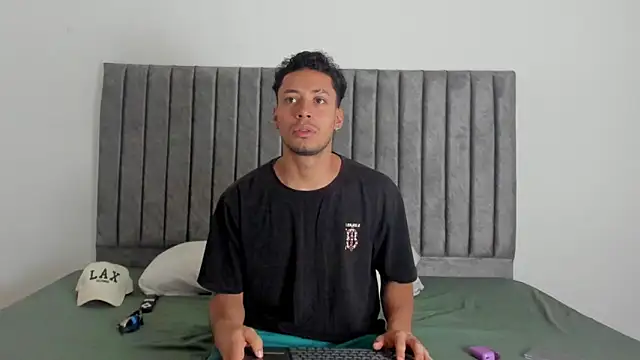 Snapshot of aroncooper1 chatting on 4, 10, 2025 aroncooper1 online show from 4, 10, 2025