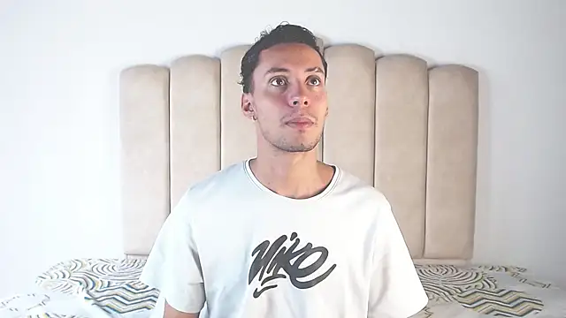 Snapshot of aroncooper1 chatting on 2, 11, 2025 aroncooper1 online show from 2, 11, 2025