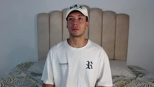 Snapshot of aroncooper1 chatting on 1, 11, 2025 aroncooper1 online show from 1, 11, 2025