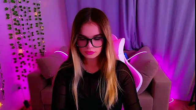 KellyHayden online show from 5, 12, 2025