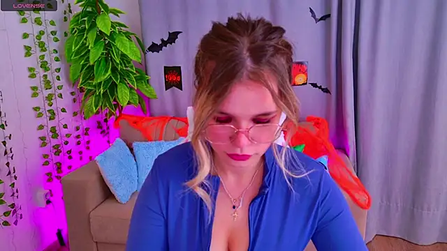 KellyHayden online show from 25, 10, 2025