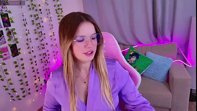 KellyHayden online show from 6, 2, 2026