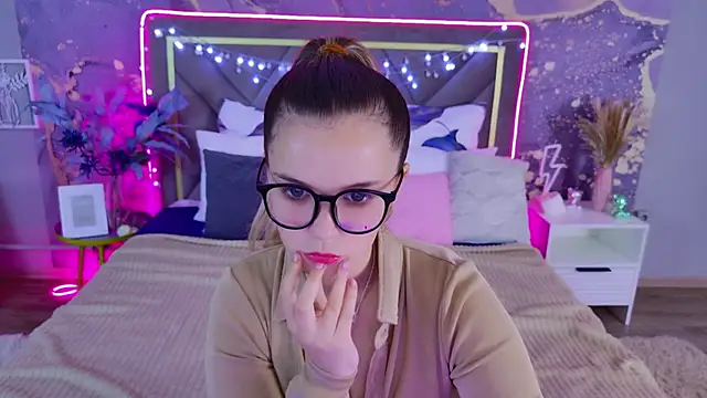 KellyHayden online show from 12, 10, 2025