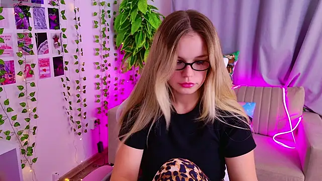 KellyHayden online show from 15, 11, 2025