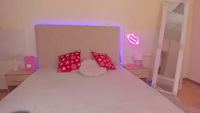 TrishaDarks online show from 12, 1, 2026