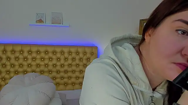 TrishaDarks online show from 10, 4, 2026