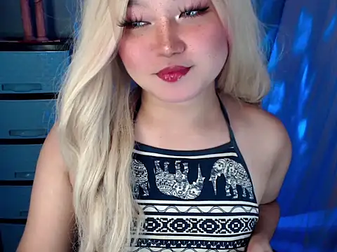 Eyes-on-me online show from 3, 10, 2025