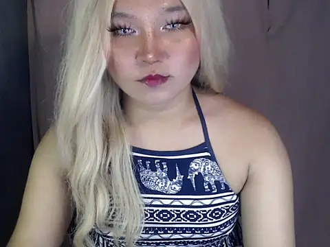 Eyes-on-me online show from 9, 5, 2026