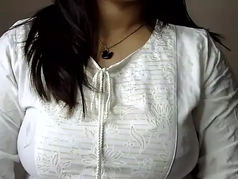 Aaliya02 online show from 8, 11, 2025