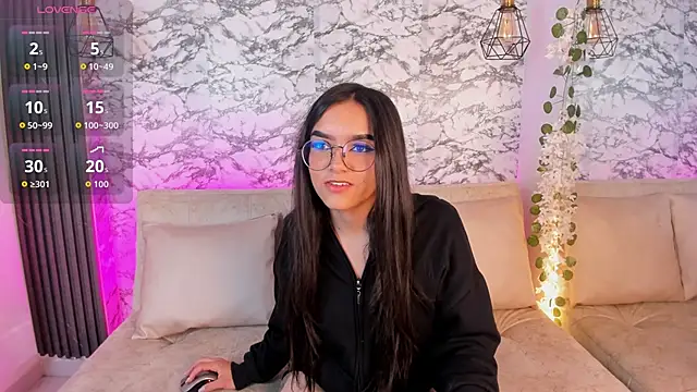 Snapshot of eimi_rosse18 chatting on 13, 11, 2025 eimi rosse18 online show from 13, 11, 2025