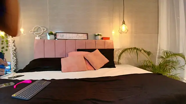 Snapshot of eimi_rosse18 chatting on 21, 10, 2025 eimi rosse18 online show from 21, 10, 2025