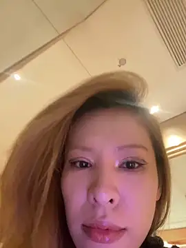 Snapshot of miumiu-66 chatting on 19, 10, 2025 miumiu-66 online show from 19, 10, 2025