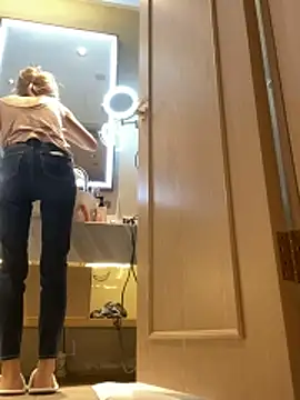 miumiu-66 online show from 20, 12, 2025