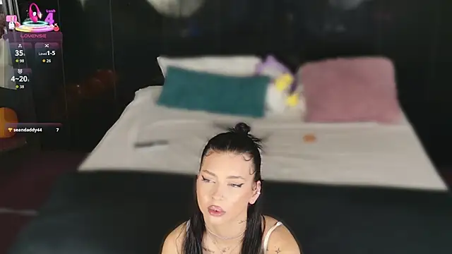 MeganSin  online show from 9, 11, 2025