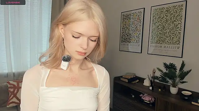 LaureMestler online show from 17, 10, 2025