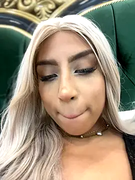 Snapshot of CourtneyRoses chatting on 9, 10, 2025 CourtneyRoses online show from 9, 10, 2025