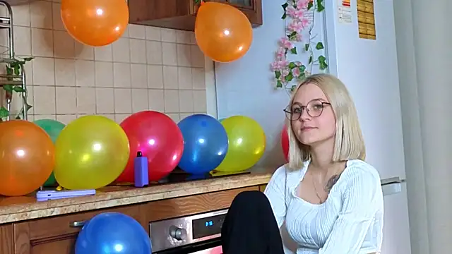 KelleDomin online show from 4, 10, 2025