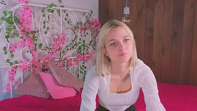 KelleDomin online show from 9, 10, 2025