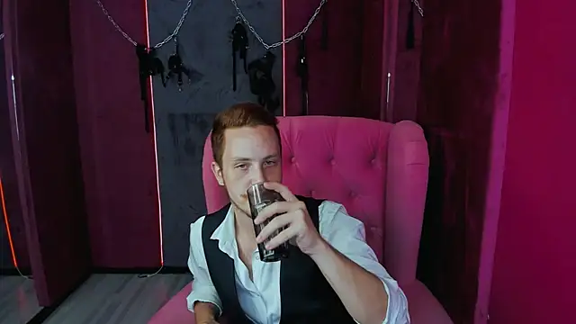 LeoMooree online show from 9, 10, 2025