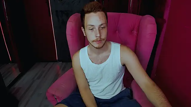 LeoMooree online show from 10, 10, 2025