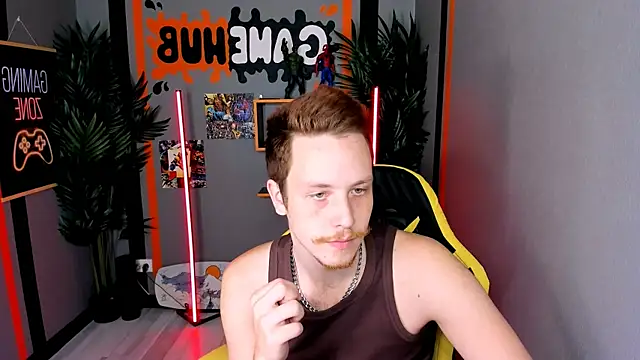 LeoMooree online show from 27, 10, 2025