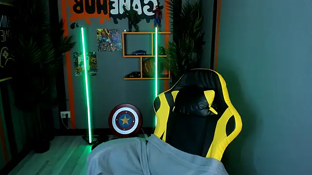 LeoMooree online show from 14, 11, 2025