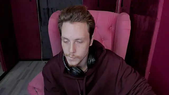 LeoMooree online show from 19, 11, 2025