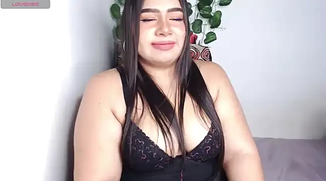 vivianepierss online show from 26, 2, 2025