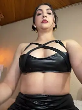 LlianneDiamond1 online show from 24, 7, 2026