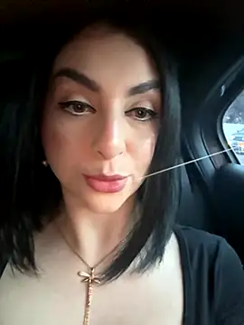LlianneDiamond1 online show from 3, 12, 2025
