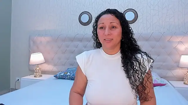 VaniaRose online show from 22, 11, 2025