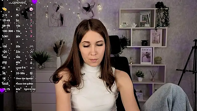 DreamVelour online show from 6, 10, 2025