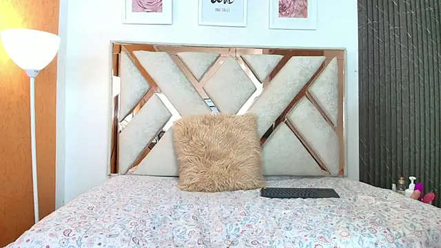 Lia Roseh online show from 3, 12, 2025