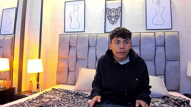 Willow Pearl online show from 30, 9, 2025