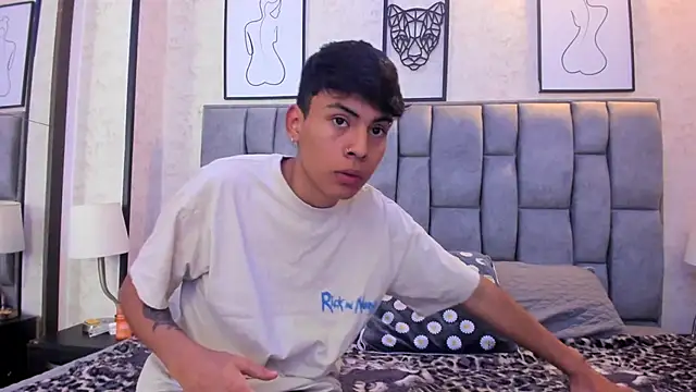 Willow Pearl online show from 7, 10, 2025