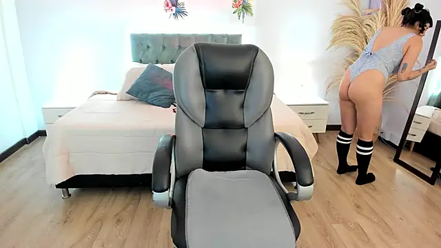 Antonela vargas online show from 6, 11, 2025