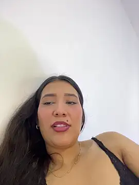 IsabellaJoness  online show from 13, 4, 2026