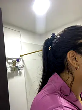 IsabellaJoness  online show from 5, 10, 2025