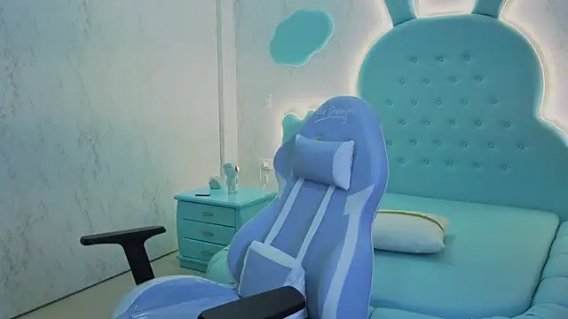 Mia Cuttee online show from 30, 10, 2025