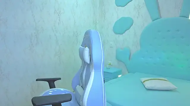 Mia Cuttee online show from 29, 11, 2025