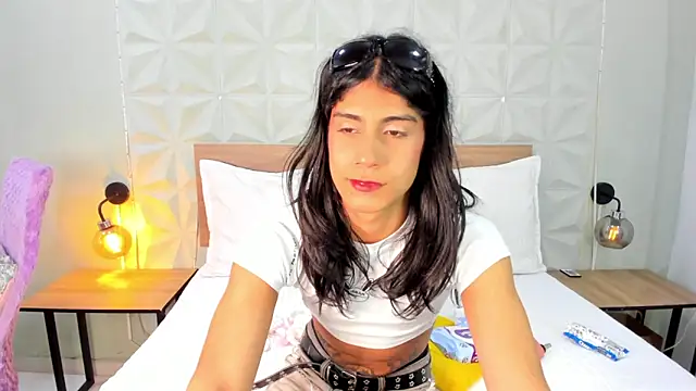 Snapshot of ValeryTrans_ chatting on 2, 11, 2025 ValeryTrans online show from 2, 11, 2025