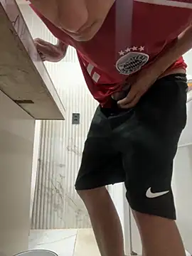 Snapshot of henrique61 chatting on 6, 1, 2026 henrique61 online show from 6, 1, 2026