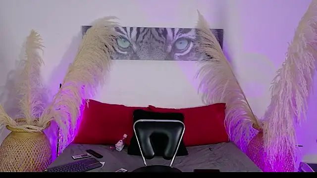 Zafira  online show from 10, 2, 2026