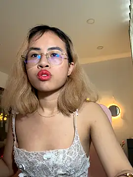 Snapshot of EllieYoon chatting on 27, 11, 2025 EllieYoon online show from 27, 11, 2025