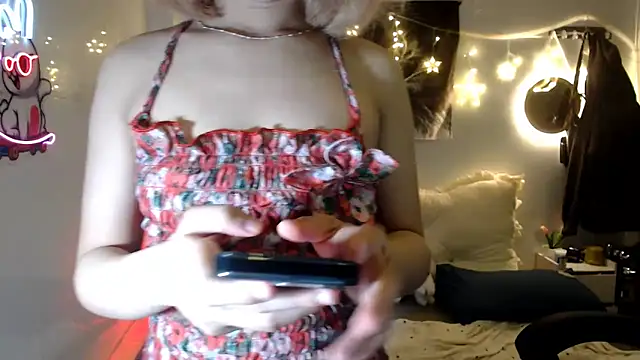 Snapshot of EllieYoon chatting on 3, 10, 2025 EllieYoon online show from 3, 10, 2025