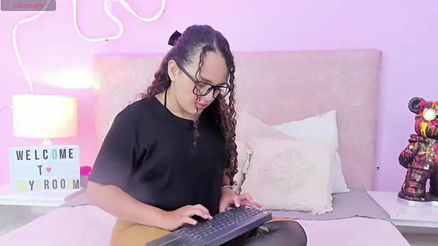 CamilaGomez149 online show from 25, 9, 2025